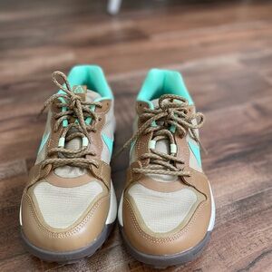 NEW never been worn unisex Nike athletic trail shoes